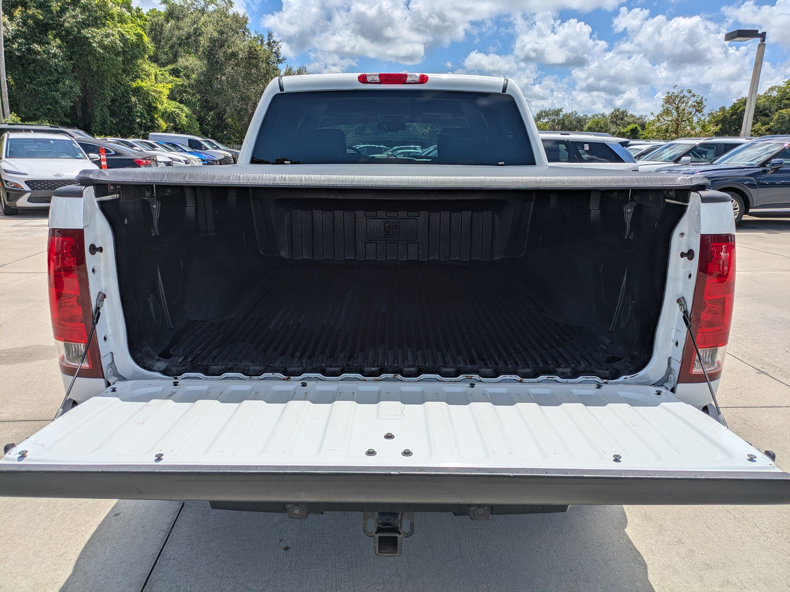 Used 2009 Summit White GMC SLE image 11