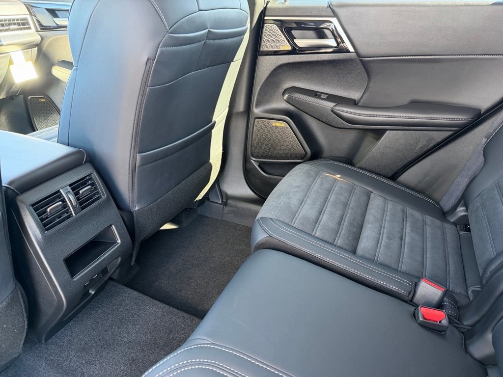 New 2026 Moonstone Gray Metallic Mitsubishi SE image 14