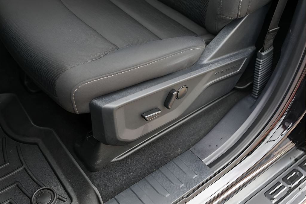 Used 2024 Black Ford XLT image 8