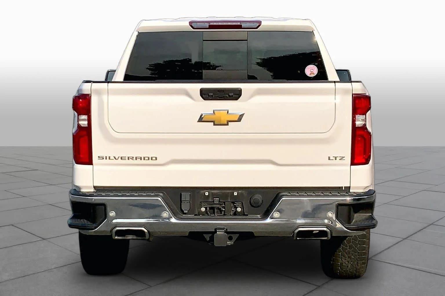 Used 2022 Summit White Chevrolet LTZ image 5