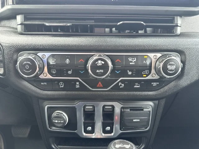 Used 2025 Blue Pearl Jeep Sport S image 19
