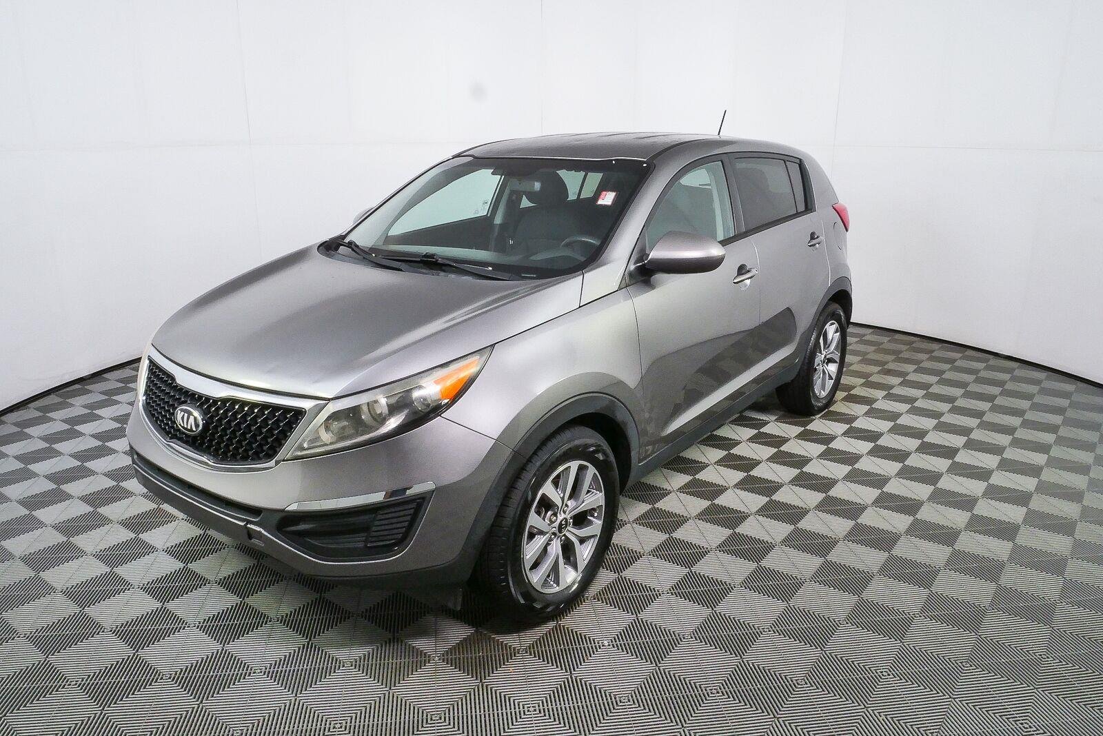 Used 2016 Mineral Silver Kia LX image 29