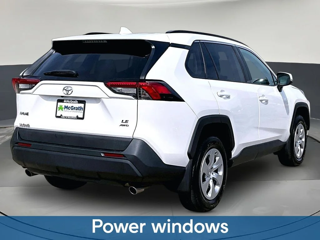 2021 Toyota RAV4 LE - Photo 8