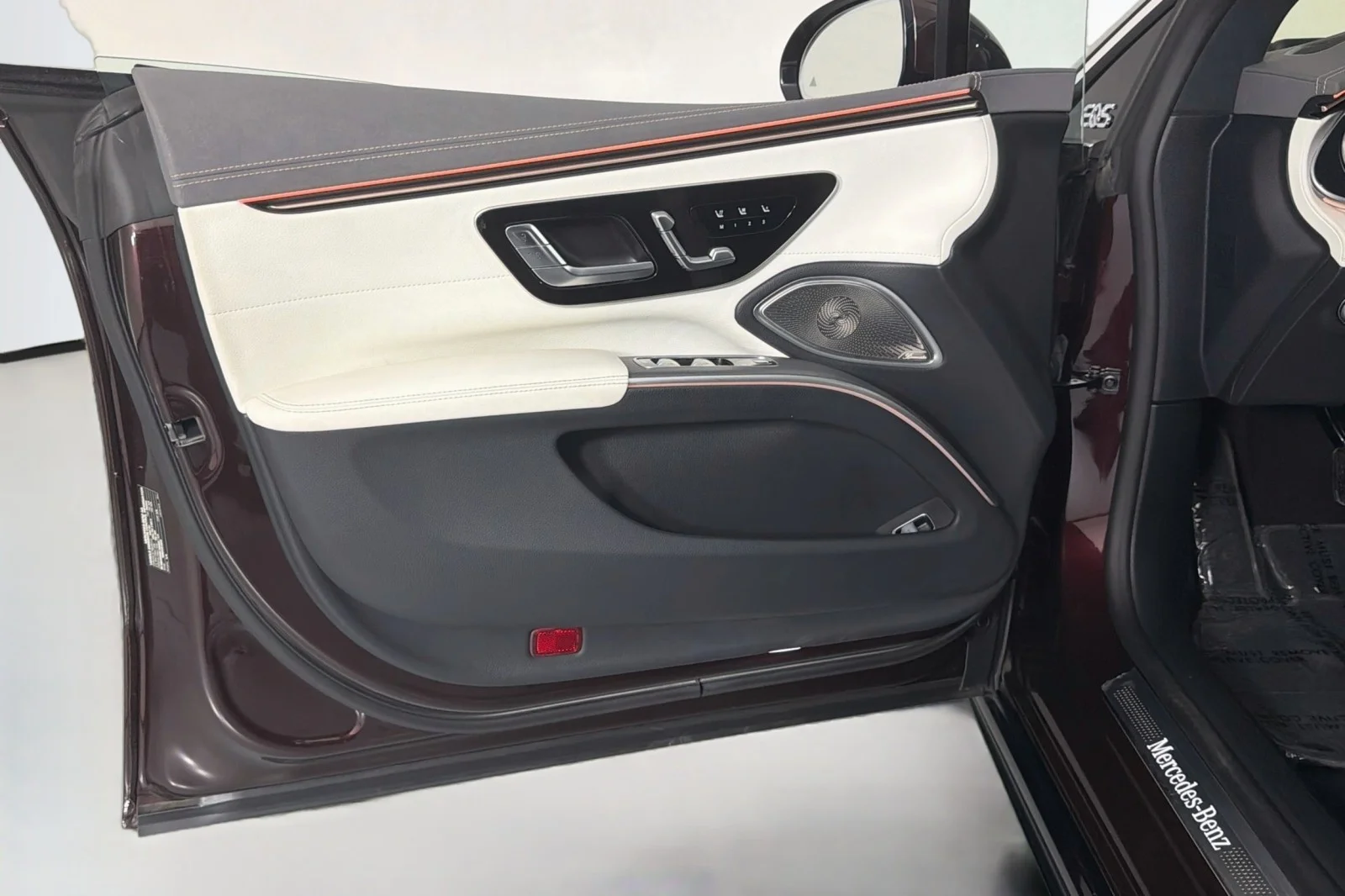Certified Used 2024 MANUFAKTUR Signature Rubellite Red Metallic Mercedes-Benz EQS 580 image 22