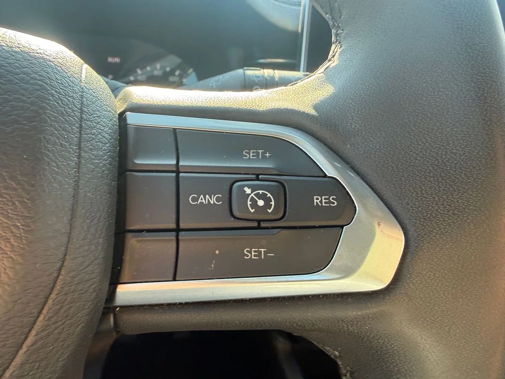 Used 2024 White Jeep Latitude image 17