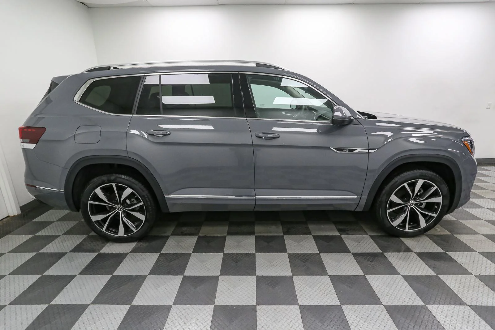 New 2026 Pure Gray Volkswagen 2.0T SEL Premium R-Line image 7