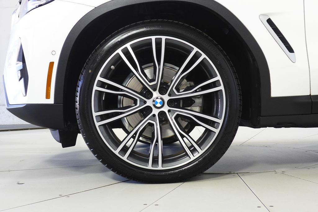 Used 2022 Alpine White BMW xDrive30i image 5