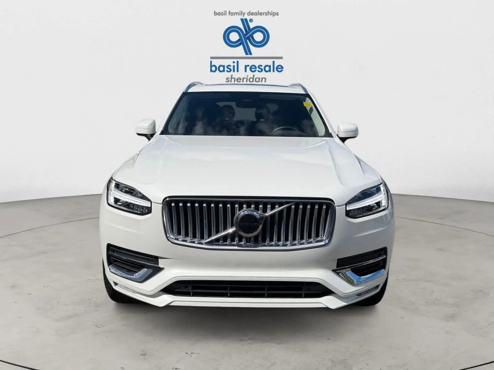 Used 2025 Crystal White Metallic Volvo Core image 9