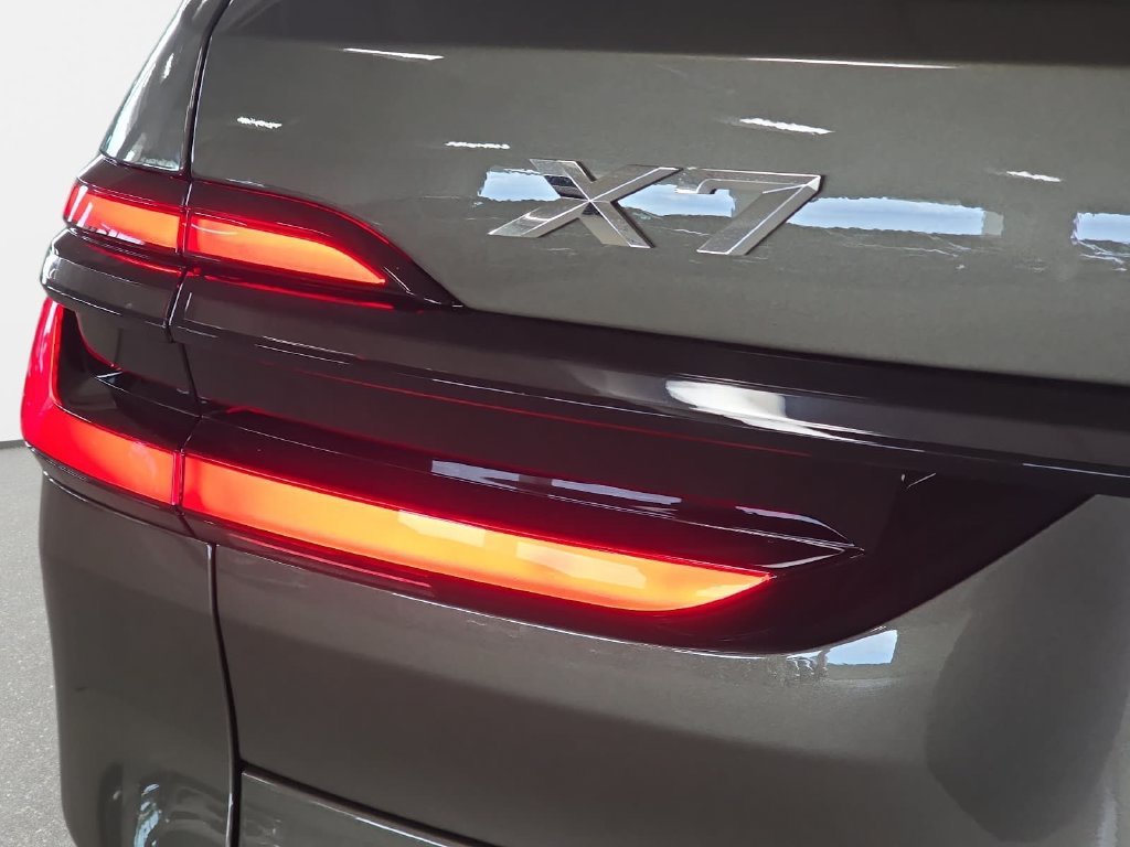 New 2027 Manhattan Green Metallic BMW xDrive40i image 19