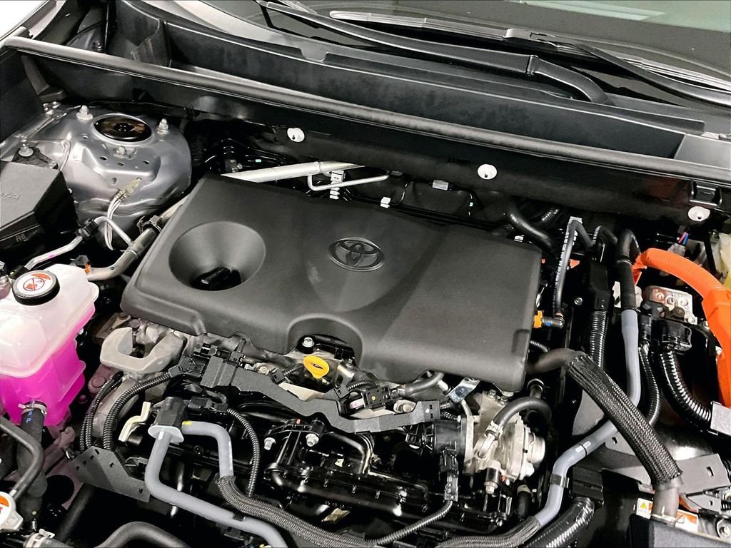 Used 2025 Silver Toyota XLE image 33