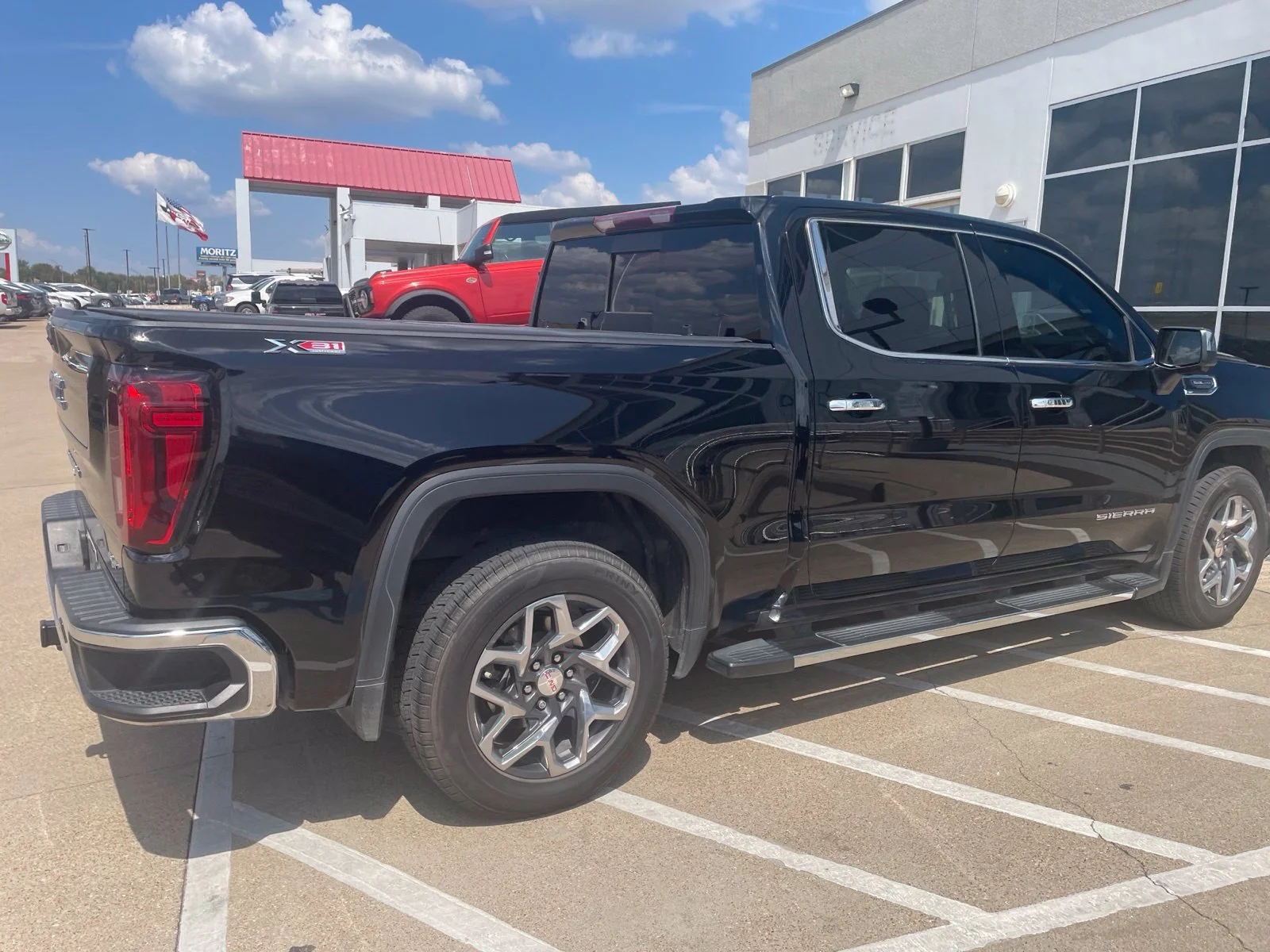 Used 2023 ONYX BLACK GMC SLT image 29