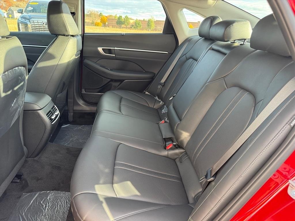 2026 Hyundai Sonata Hybrid Limited photo 4