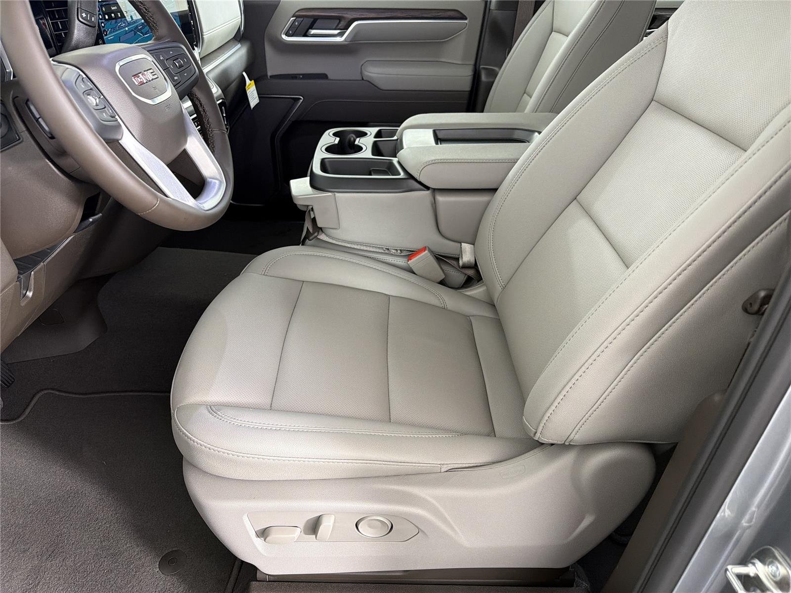2026 GMC Sierra 1500 SLT - Photo 7