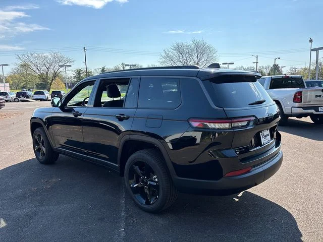 New 2026 Diamond Black Crystal Pearl-Coat Exterior Paint Jeep Limited image 4