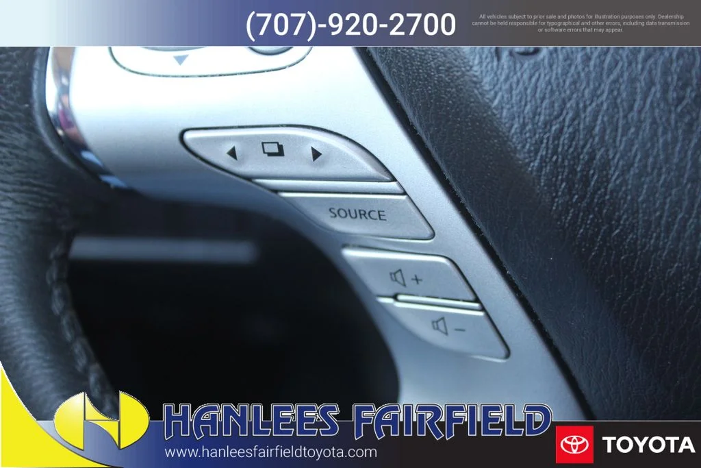 Used 2015 Orange Nissan SV image 27
