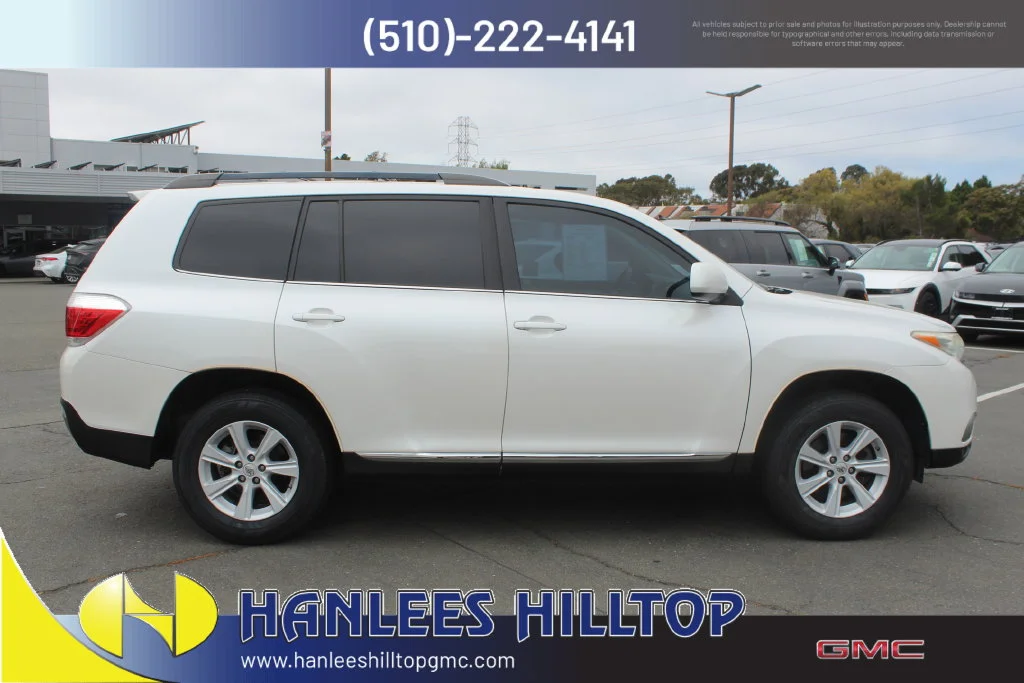 Used 2012 White Toyota Base image 6