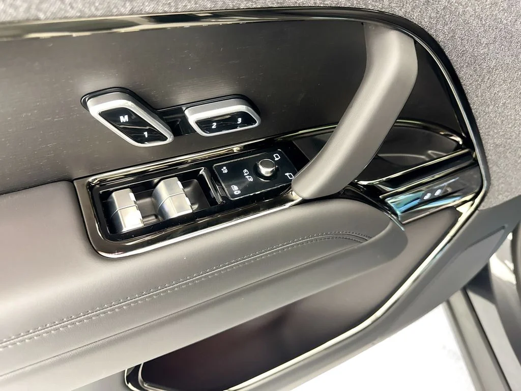 New 2026 Carpathian Grey Land Rover Dynamic SE image 18