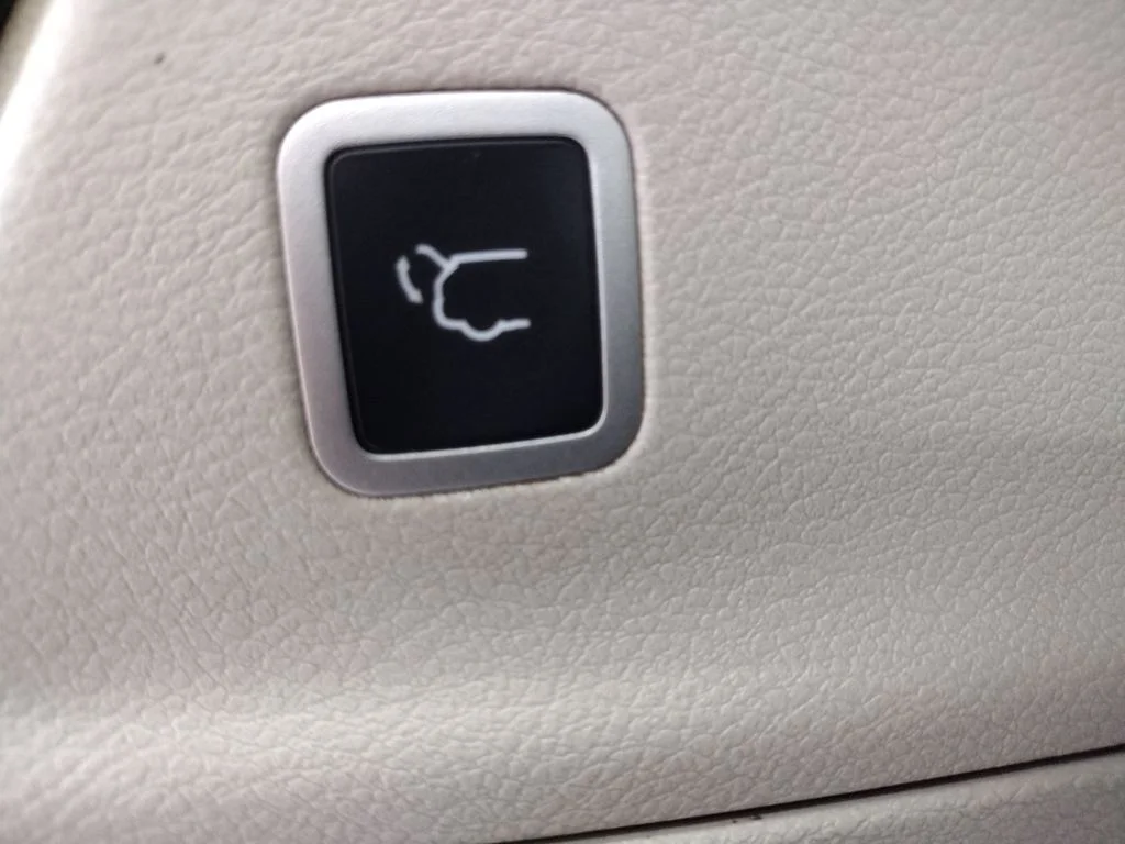 Used 2023 White Chrysler LX image 18