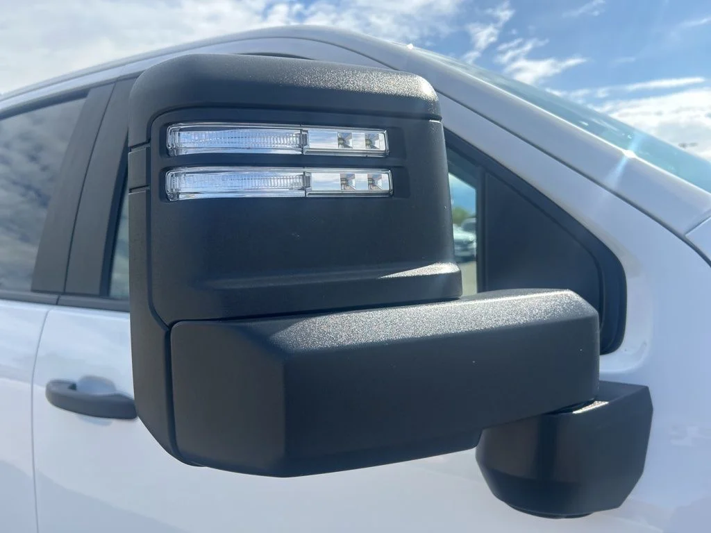 Used 2025 White Chevrolet Custom image 26