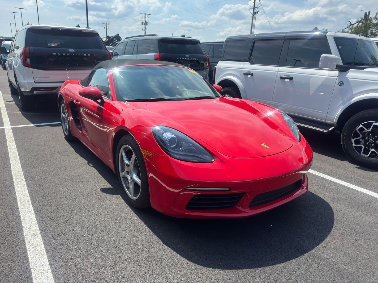 Used 2019  Porsche Base image 11
