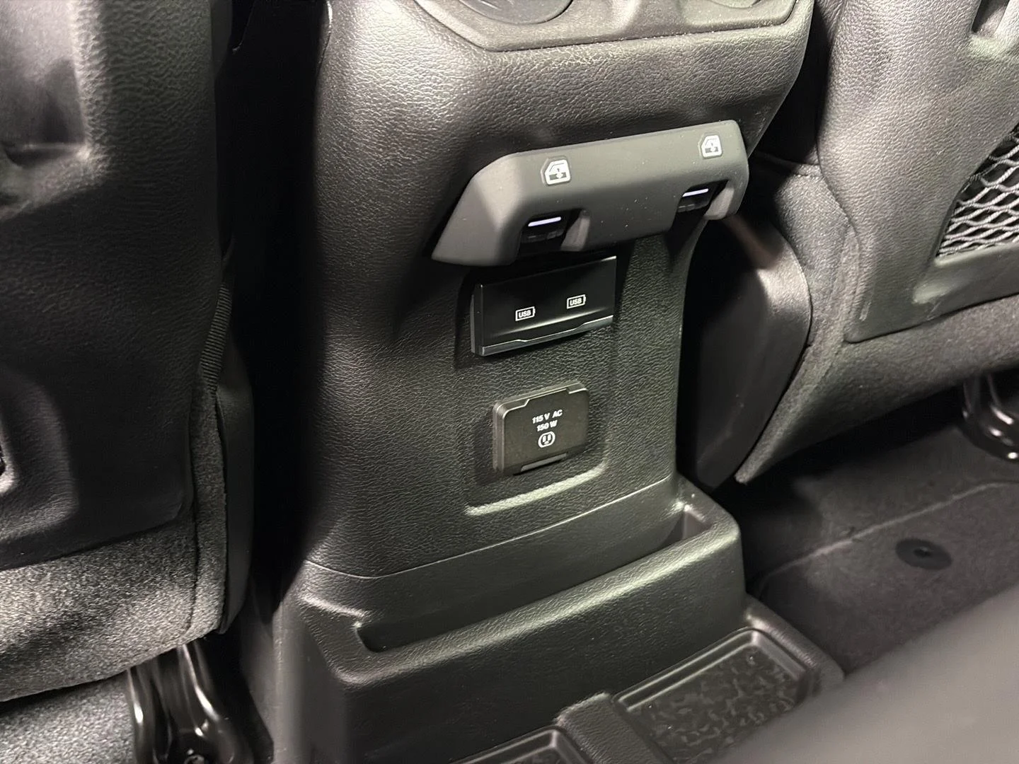 Used 2023 Silver Zynith Clearcoat Jeep Rubicon image 22