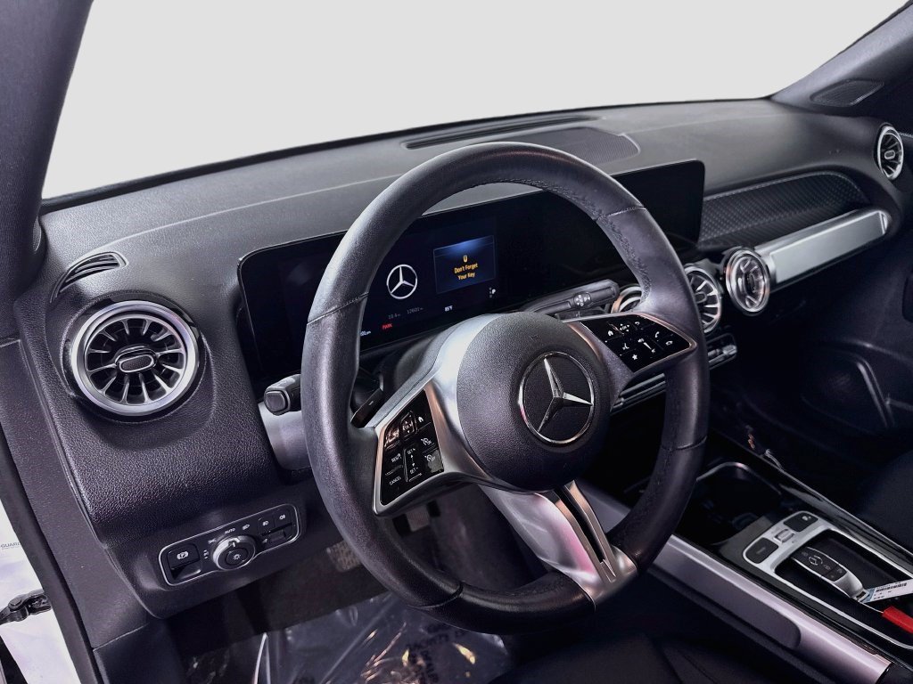 Used 2024 Polar White Mercedes-Benz GLB 250 image 18