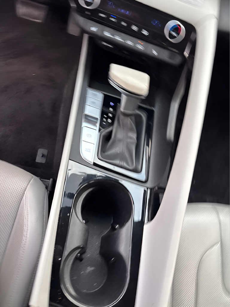 Used 2025 White Hyundai Limited image 20