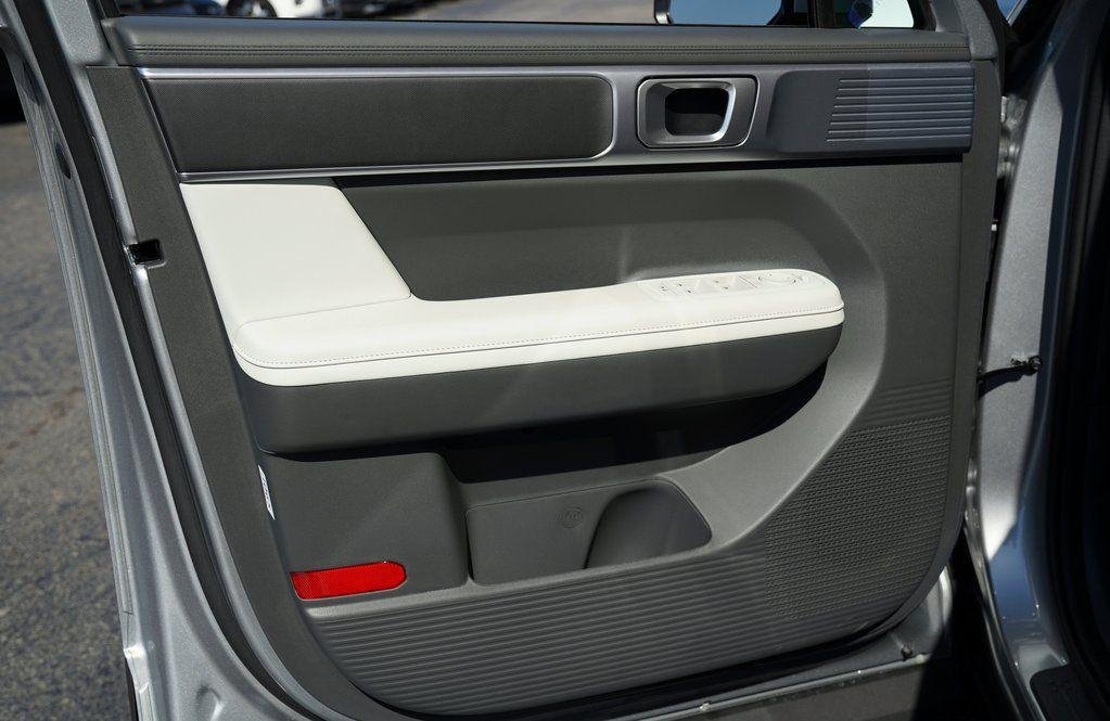 New 2026 Shimmering Silver Hyundai SEL image 9