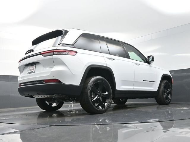 Used 2025 White Jeep Altitude X image 52