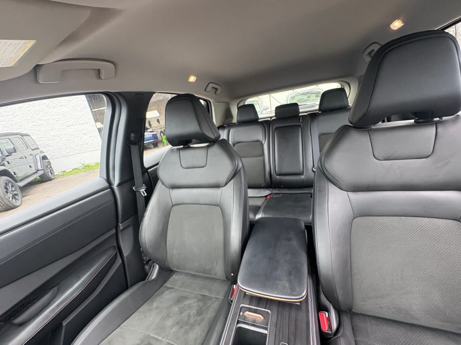 Used 2023 Everest White Pearl Tricoat/Black Diamond Pearl Nissan ENGAGE image 33