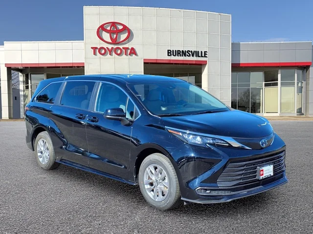 2025 Toyota Sienna LE