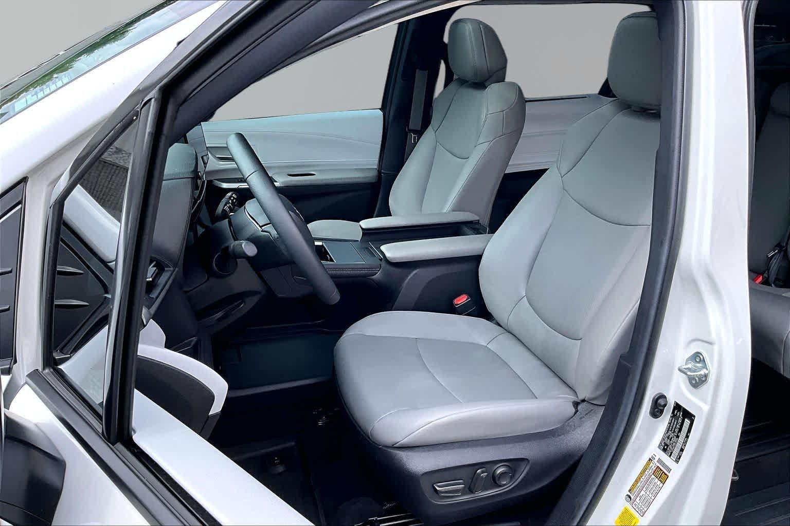 Used 2025 Wind Chill Pearl Toyota XLE image 8