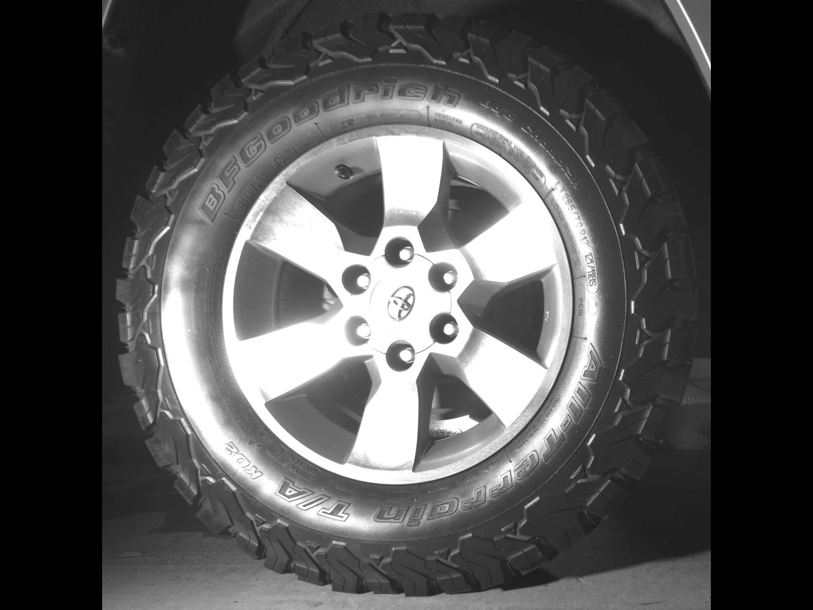 Used 2013 Classic Silver Metallic Toyota SR5 image 11
