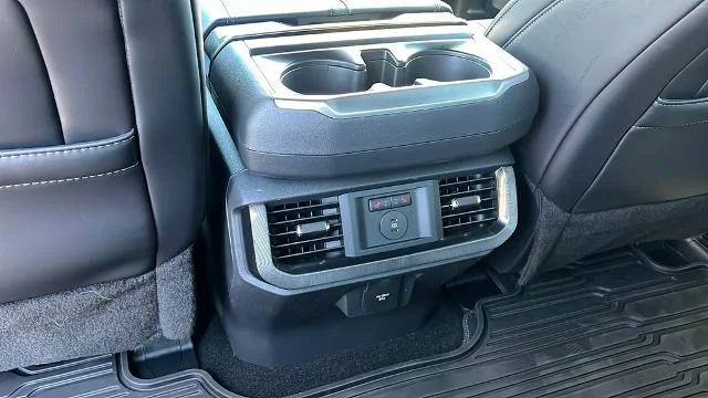New 2026 Star White Metallic Tri-Coat Ford Platinum® image 31