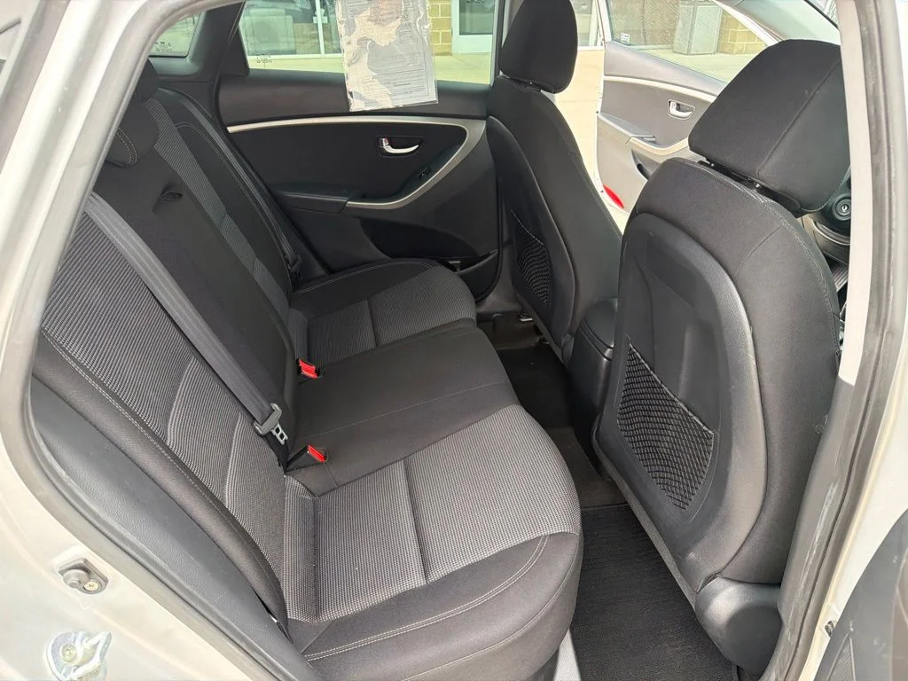 Used 2016 Silver Hyundai Base image 20