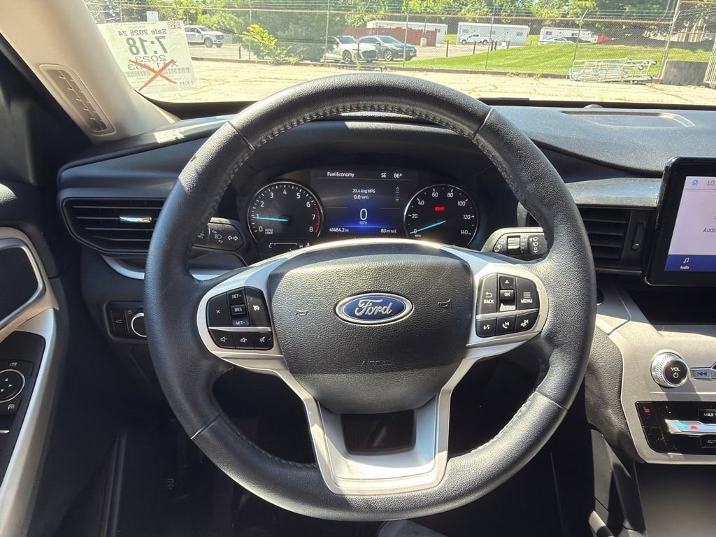 Used 2023 Gray Metallic Ford XLT image 13