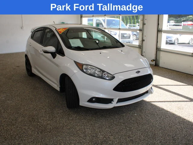 Used 2017 White Platinum Clearcoat Metallic Ford ST image 8