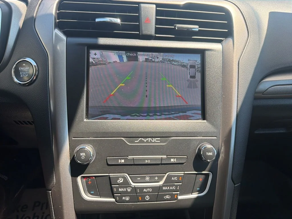Used 2019 Gray Ford SE image 28