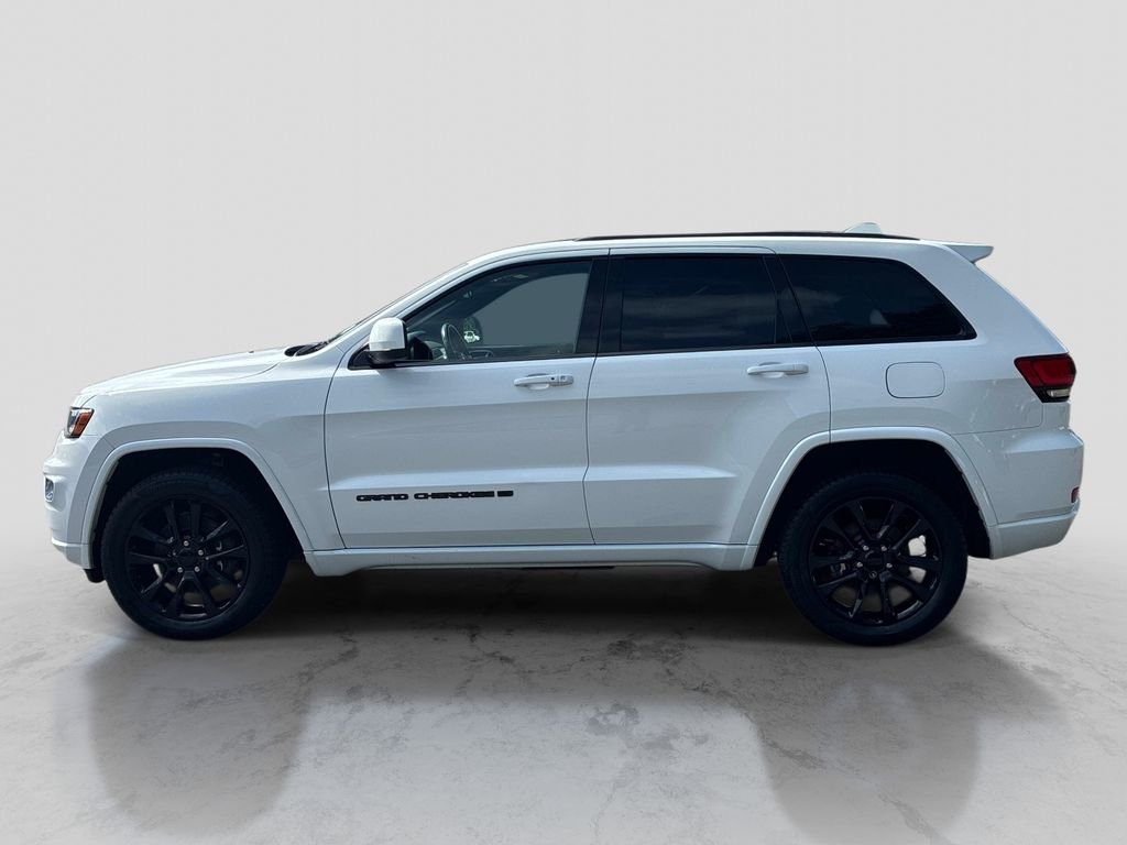 Used 2022 White Jeep Laredo X image 4