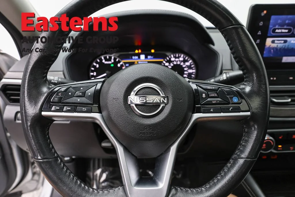 Used 2023 Silver Nissan 2.5 SV image 10