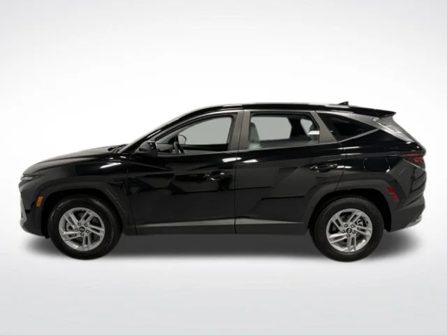 Used 2025 Black Hyundai SE image 5