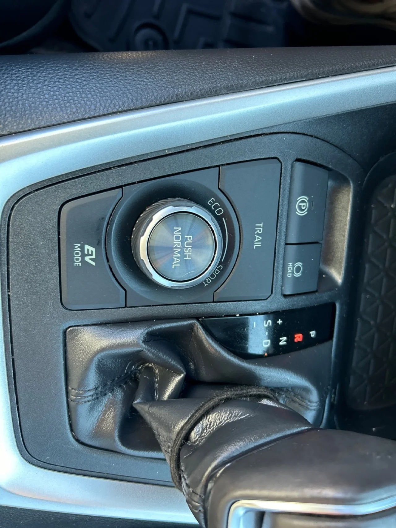 Used 2019 White Toyota Hybrid XSE image 13