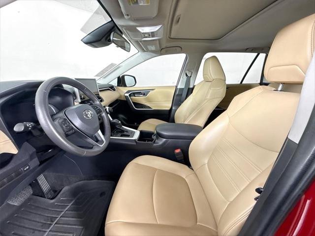 Certified Used 2025 RUBY FLARE PEARL* Toyota  image 3