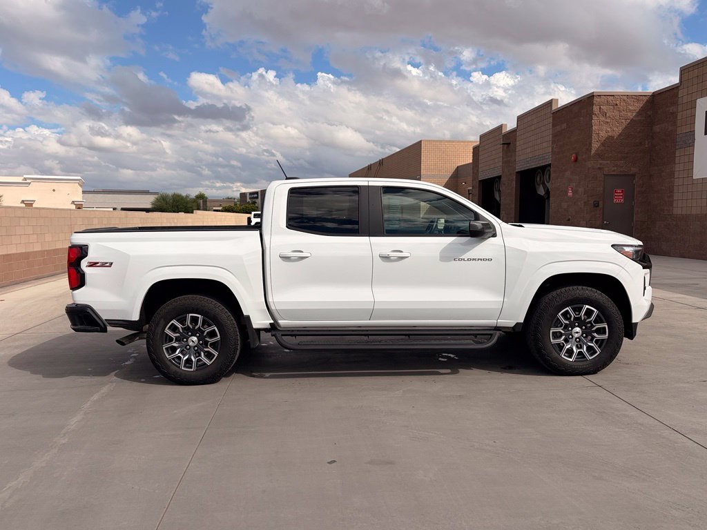 Used 2025 White Chevrolet Z71 image 6