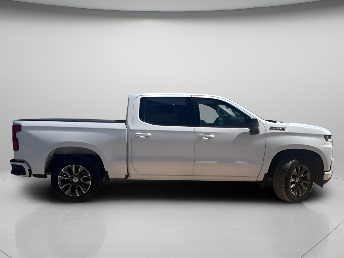 Used 2022 Summit White Chevrolet RST image 3