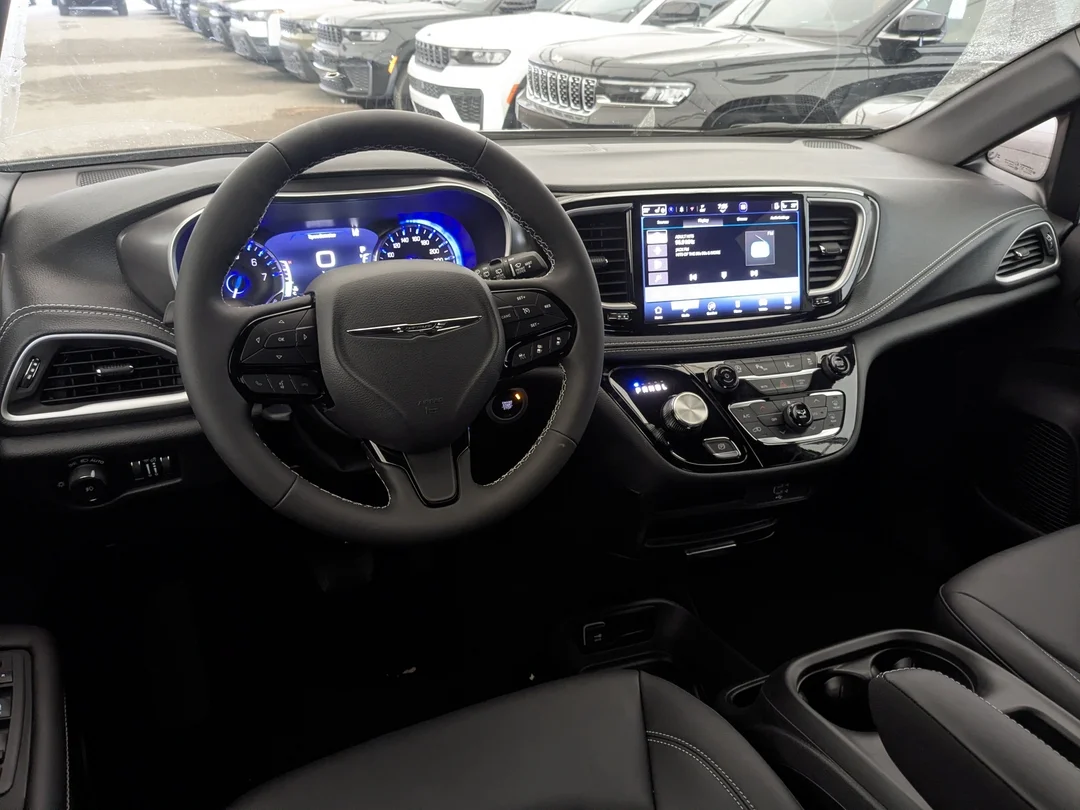 New 2026 White Chrysler Select - - AWD - 3.6L Pentastar V6 - Adaptive Cruise Control - Blind Spot Monitor & More! image 23