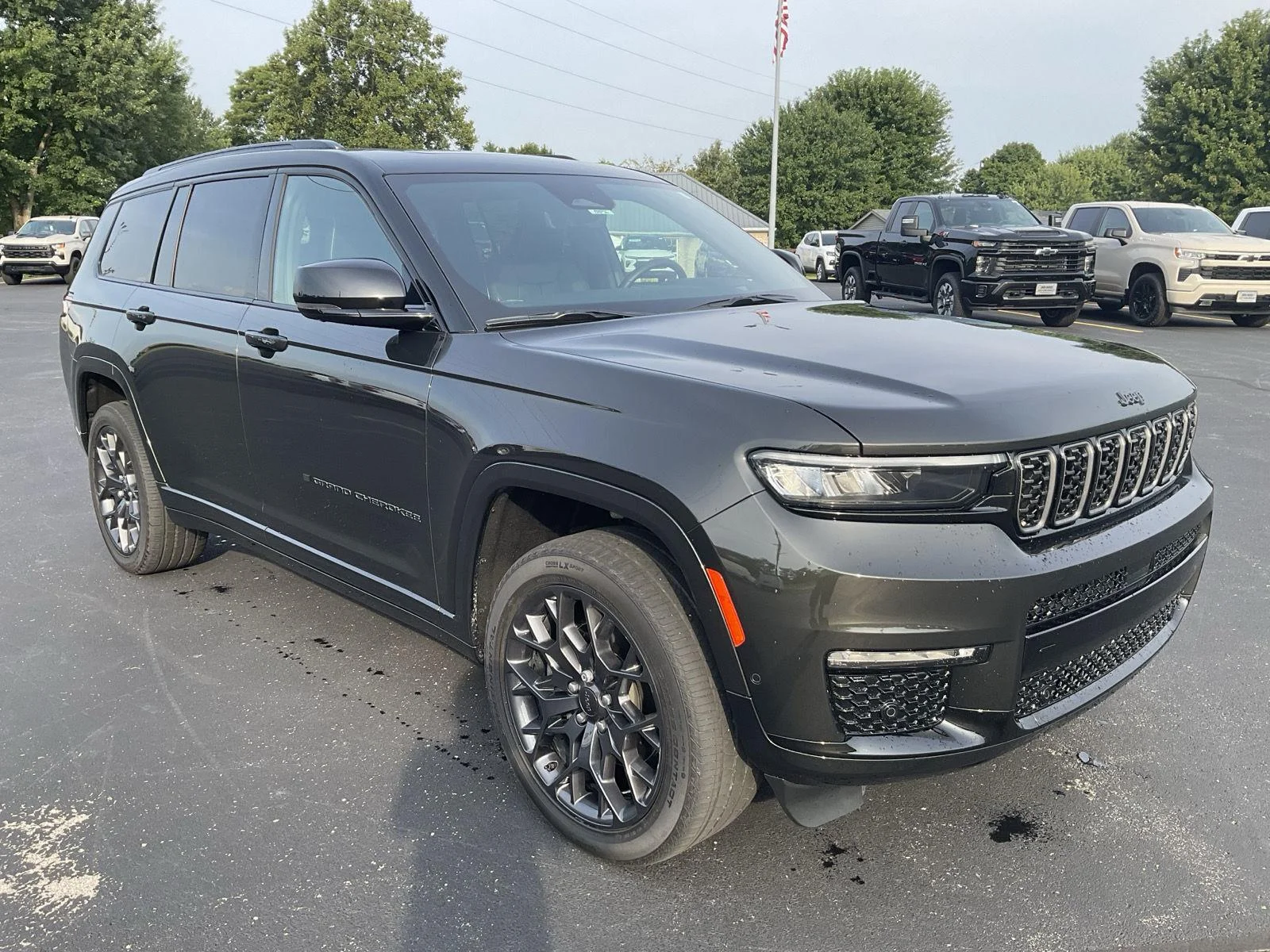 Used 2025 Rocky Mountain Pearlcoat Jeep Summit Reserve image 3