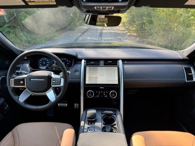 New 2026 Santorini Black Land Rover Dynamic SE image 23