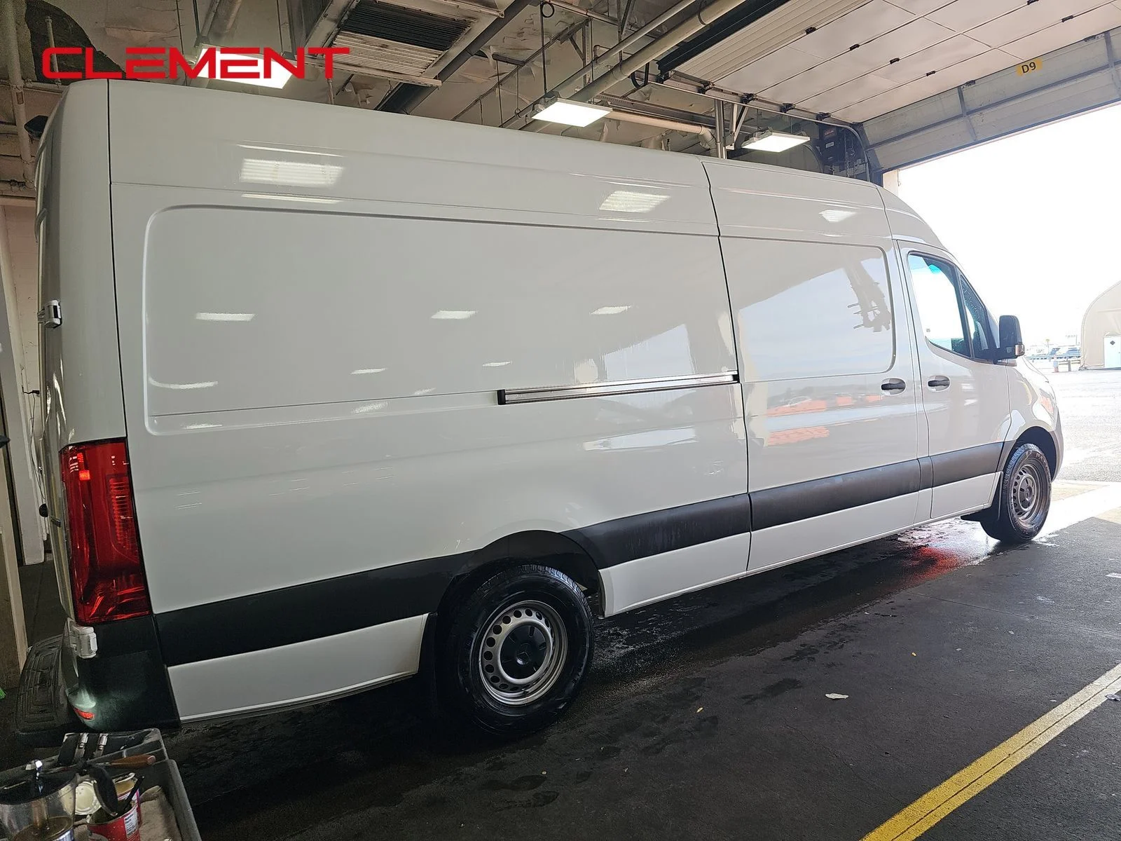 Used 2023  Mercedes-Benz Cargo 170 WB image 6