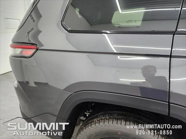 New 2025 Baltic Gray Metallic Clear-Coat Exterior Paint Jeep Limited image 40